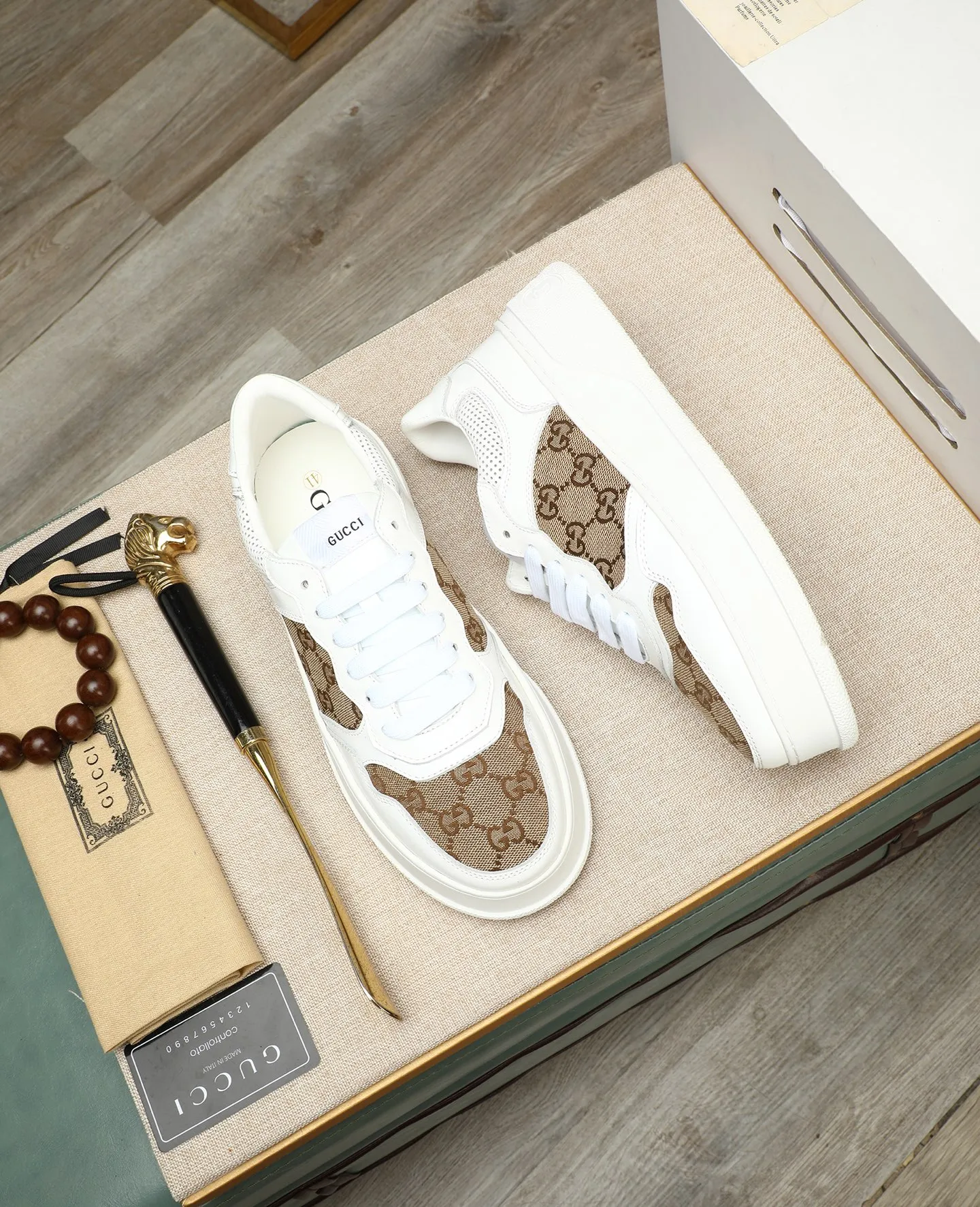 Men's shoes 💰400 GUCCI🔍🔍The latest models are on sale at the same time at the counter. Original calfskin imported from Italy, genuine leather lining, (high-end, extravagant, and classy) with exquisite workmanship. Soles: Original soles specially provided by the original factory. ⚠Exclusive double-layer movable molded soles are super comfortable⚠. Photos of the real thing🎬The real thing is better🔍🔍"High quality·Follow the order" Code number 38-44